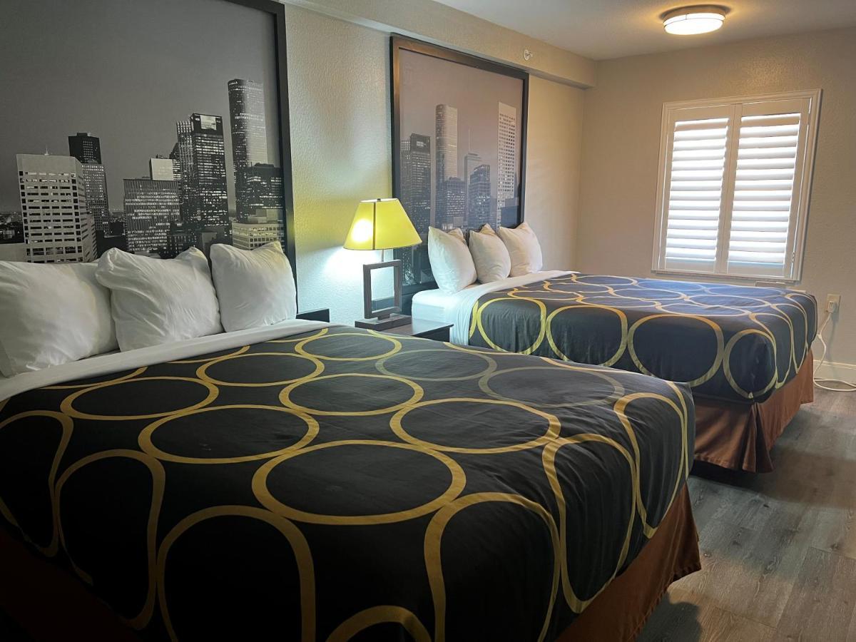 Hotel Super 8 By Wyndham Mont Belvieu - Baytown East Extérieur photo