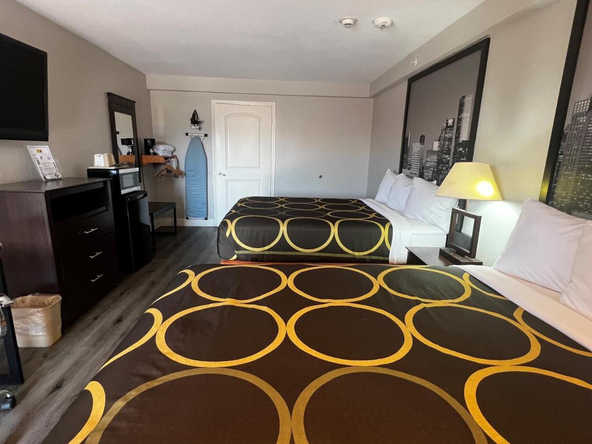 Hotel Super 8 By Wyndham Mont Belvieu - Baytown East Extérieur photo
