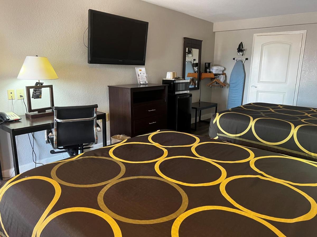 Hotel Super 8 By Wyndham Mont Belvieu - Baytown East Extérieur photo